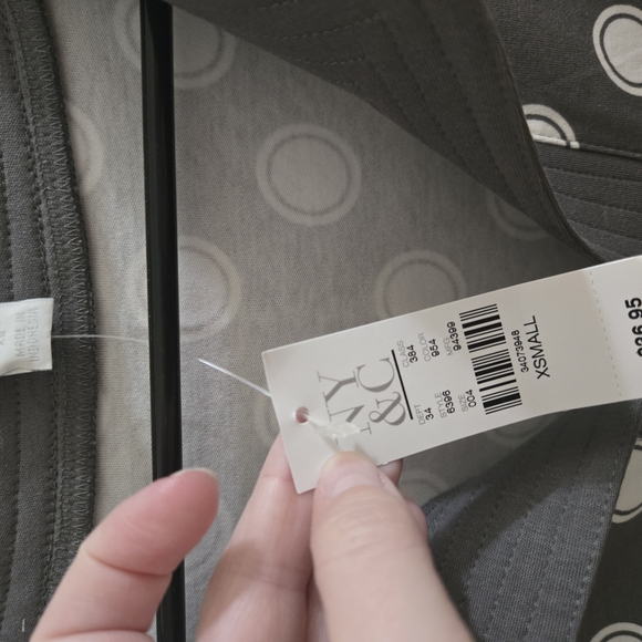 Gray Polka Dot Sleeveless Top - Picture 2 of 2